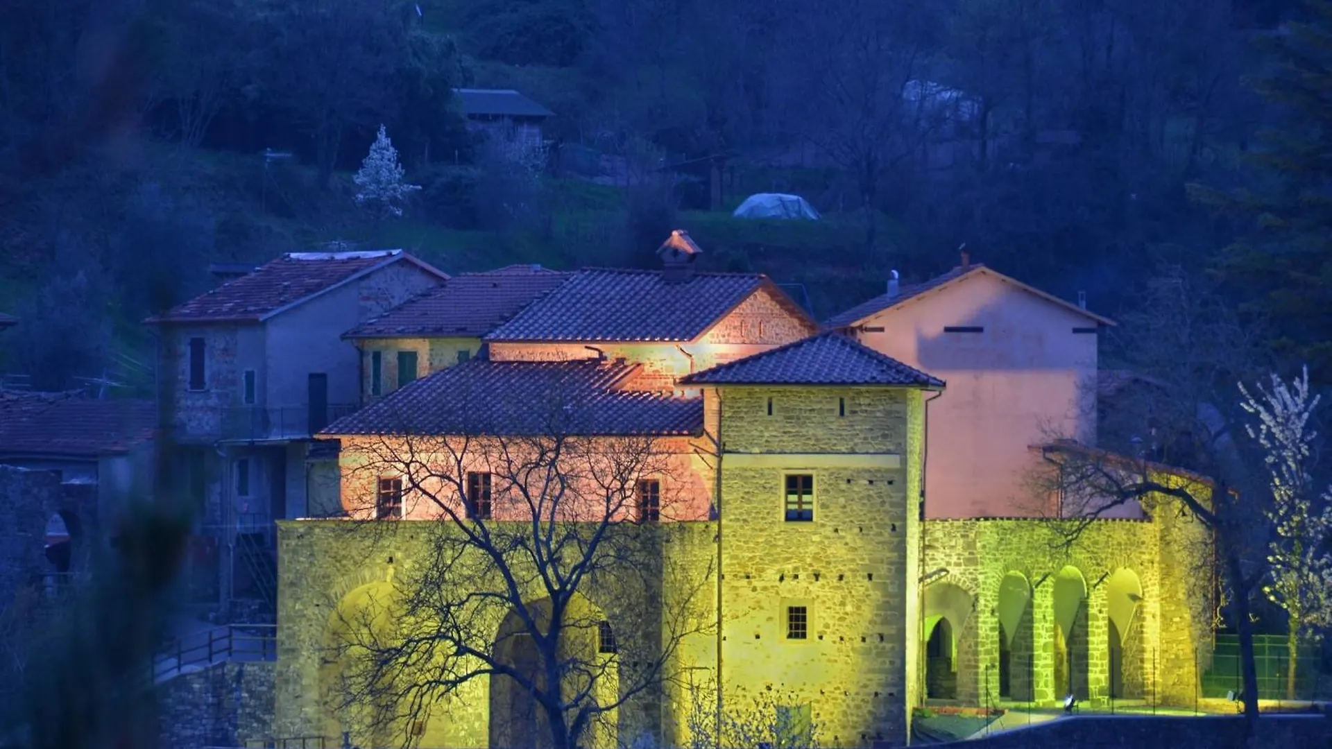 Flat With Heated Hot Tub And Shared Pool Apartment Casola in Lunigiana 0*,