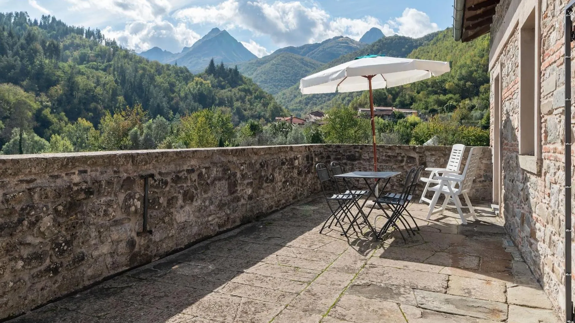 Flat With Heated Hot Tub And Shared Pool Apartment Casola in Lunigiana