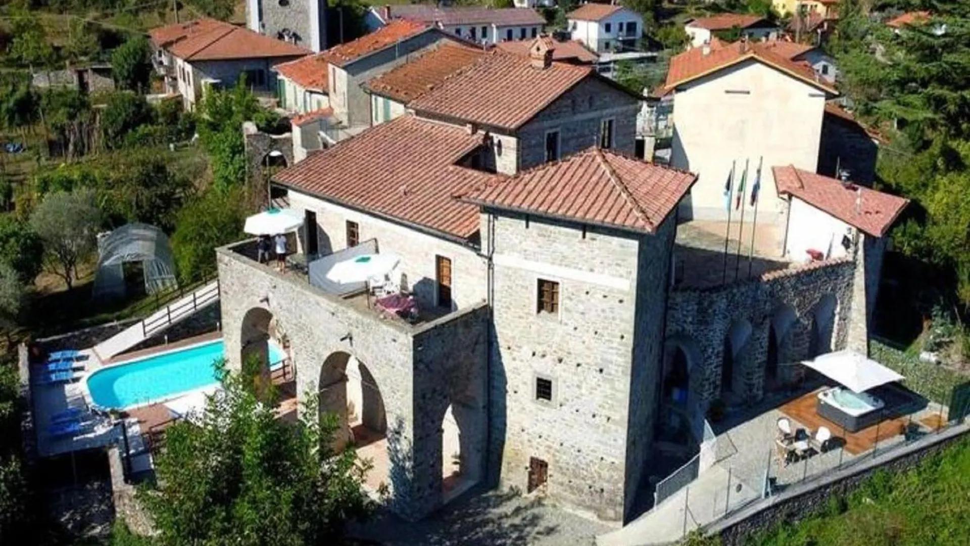 Apartmán Flat With Heated Hot Tub And Shared Pool Casola in Lunigiana