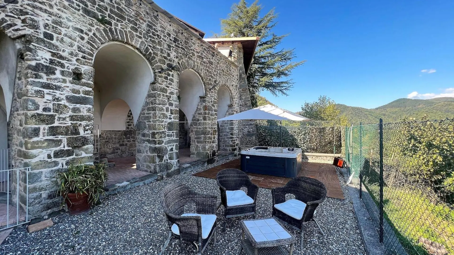 Apartmán Flat With Heated Hot Tub And Shared Pool Casola in Lunigiana Itálie